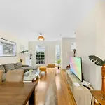 Ideally Located 3 Bedroom With Parking & Central & Darling Harbour-10 Mins Walk