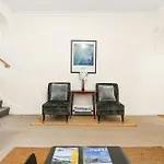 Eclectic Artist Escape In The Heart Of Enmore