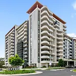 Luxe 2-Bed: Modern Interiors Balcony & Bbq Area