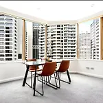 Central Sydney Apartment With Pool, Sauna And Gym!