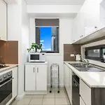 Cozy 2 Bedroom 6 Minutes To Train Station With Parking