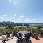 Delightful Darling Point Studio W Stunning Rooftop