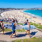 Moments To Bondi Sand - Sleek And Modern