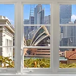Kozyguru Kirribilli Opera House View 2 Bed Apt