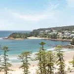 \'Coastal Nest\' Elegant Pad With Million-Dollar Views