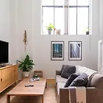 Loft Style Apartment In The Heart Of Surry Hills