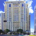 Amazing City Apartment With 25M Pool, Sauna, Spa & Gym