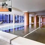 Amazing City Apartment With 25M Pool, Sauna, Spa & Gym
