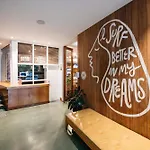 Barrys Beach Road Hotel