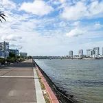 Scenic Skyline View2Br Apt Close To Olympicpark