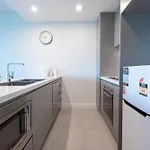 Modern Apartment With City View At Sydney Olympic Park