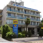Addison Hotel