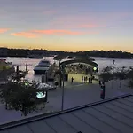 Barangaroo Waterview Luxury Apartment
