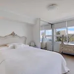Elegant Waterfront Apartment In Mosman Bay Rag10
