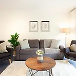 Comfy 2-Bed Apartment With Gym And Pool