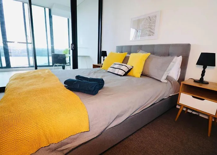 Lovely Waterview 1 Bedroom +Study+Free Parking
