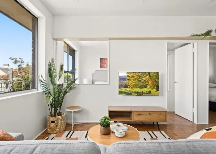 Stylish 2 Bedroom Apartment In Sydney Birchgrove