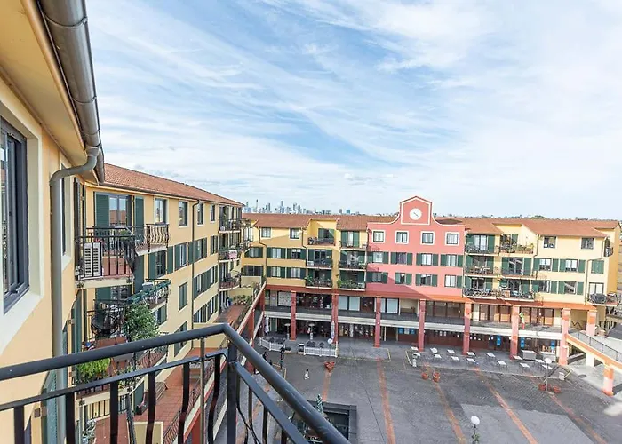 1Bd Apt W City View In The Little Italy