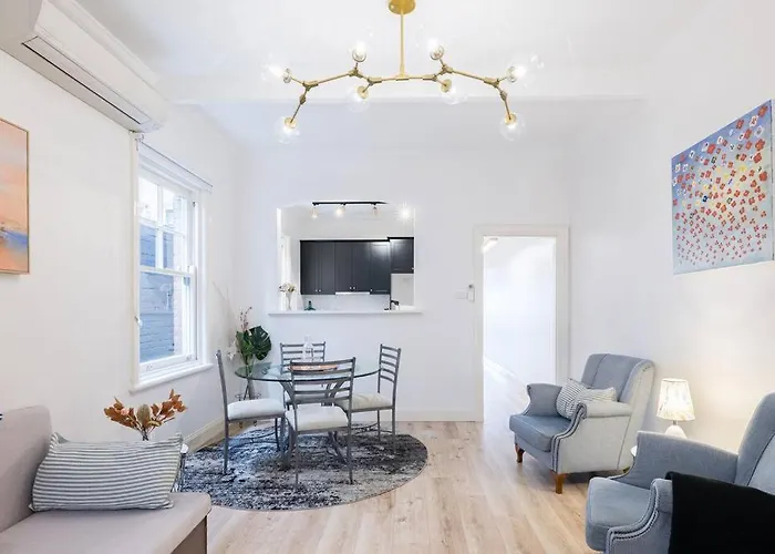 Cozy King Suite Millers Point