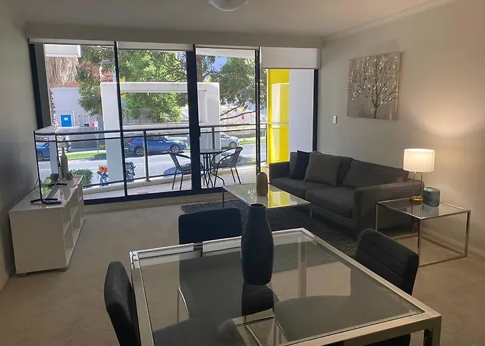 Ultra Convenient St Leonards Apartment Her09008