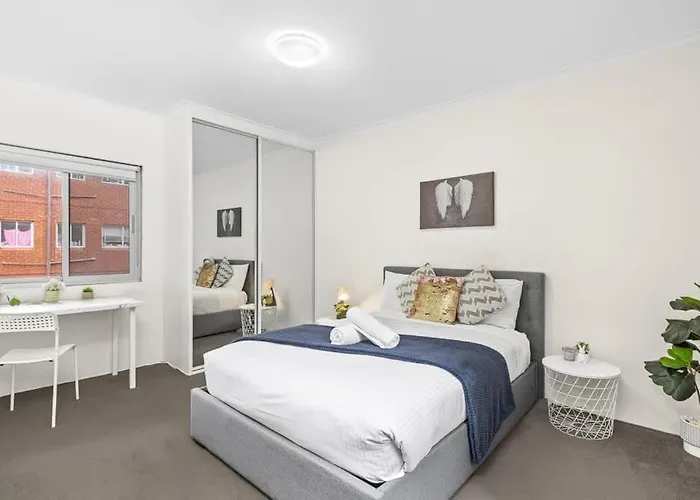 Modern Apt - Free Parking - Near Shop&Unsw&Station