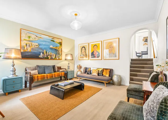 Eclectic Artist Escape In The Heart Of Enmore