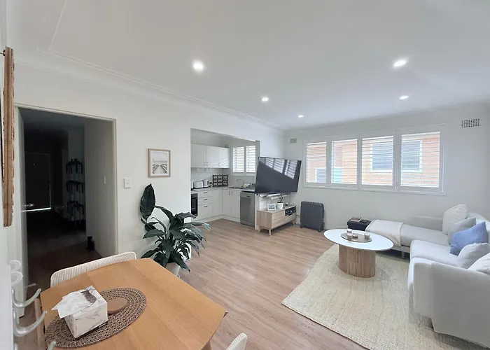 Coogee Sunrise Shared Apt With Parking, Balcony & Work Desk