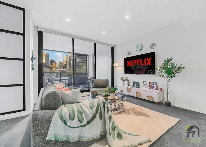 Luxury Apartment With 3 Rooms, 3 Bathrooms, And 2 Parking Spaces At Darling Harbour & Convention Center In Sydney