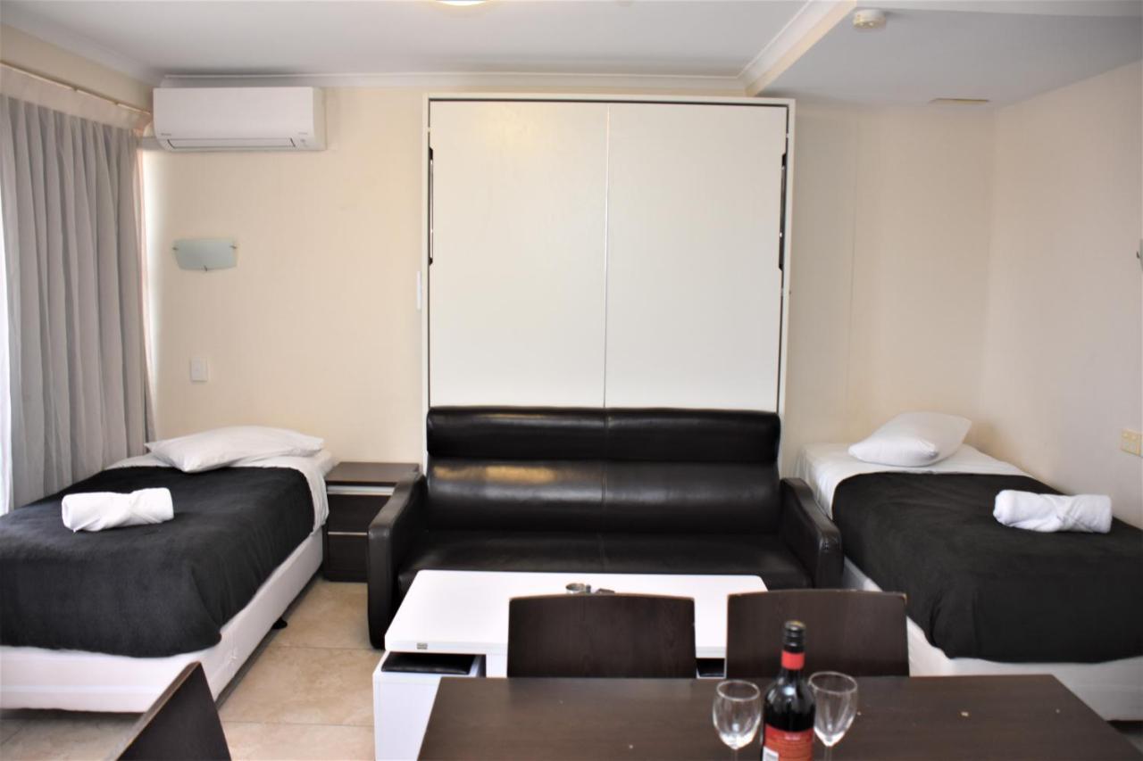 - Hyde Park Plaza 38 College St Sydney