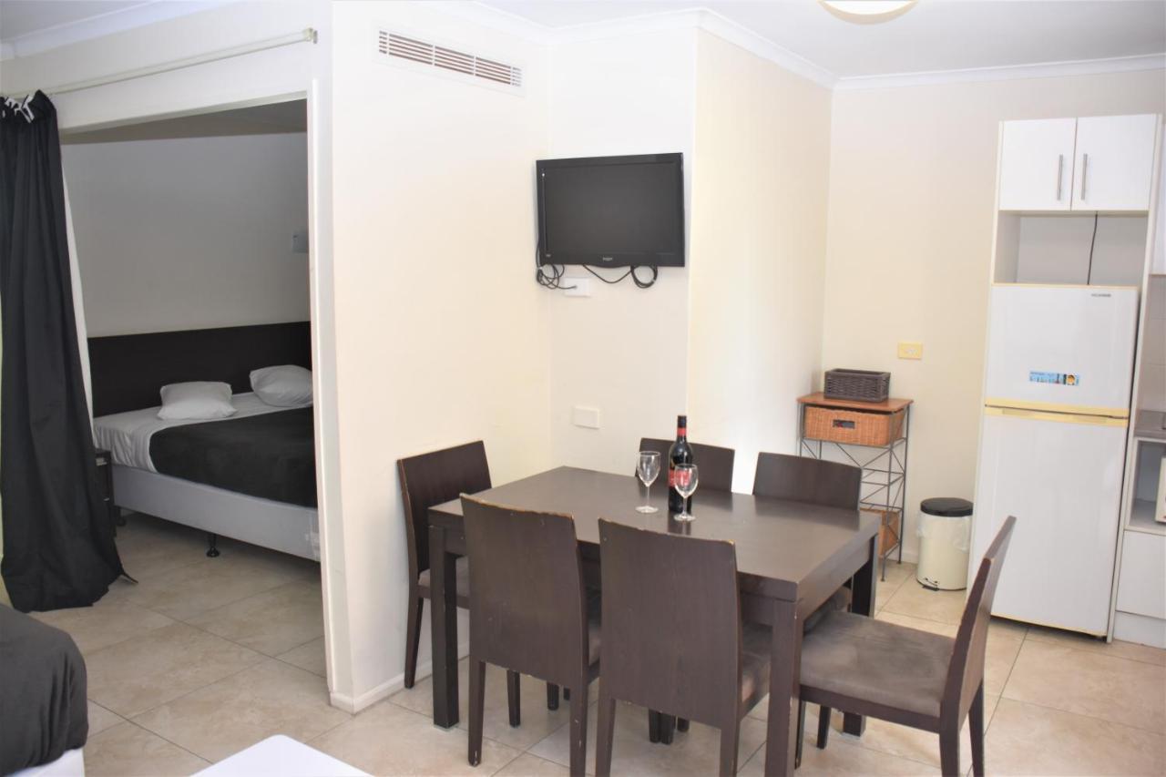 - Hyde Park Plaza 38 College St Apartment Sydney