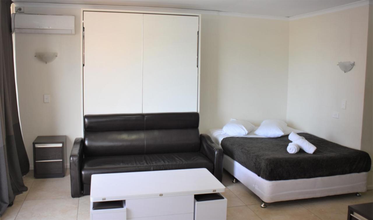 - Hyde Park Plaza 38 College St Apartment Sydney