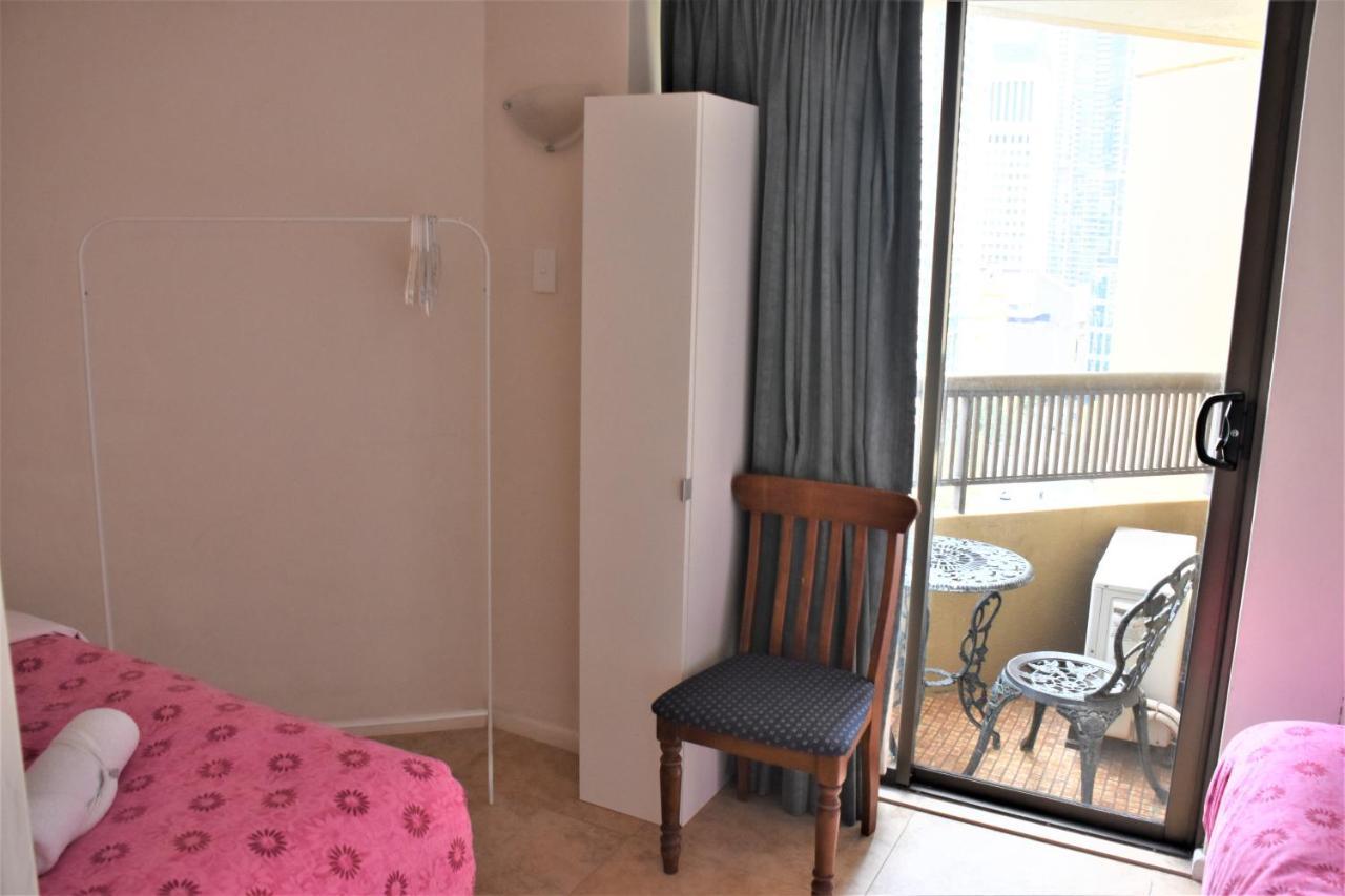 Apartment - Hyde Park Plaza 38 College St