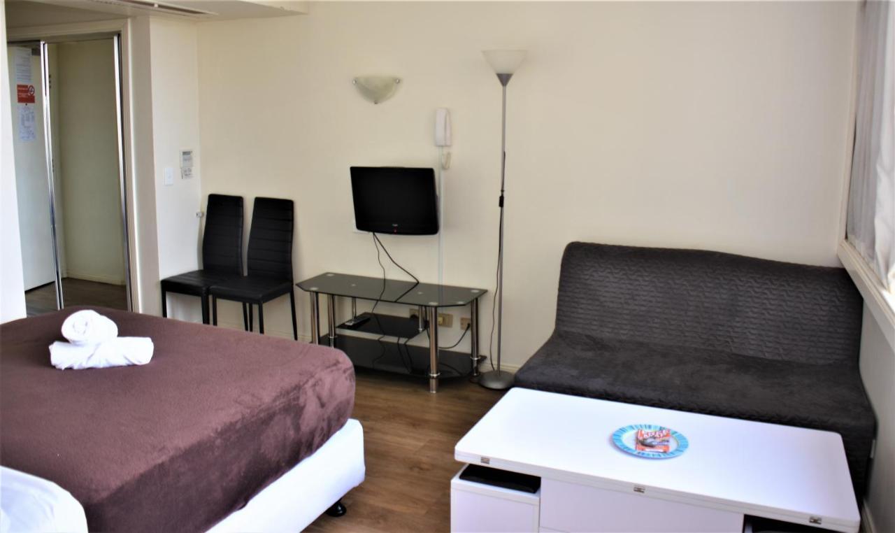 Apartment - Hyde Park Plaza 38 College St