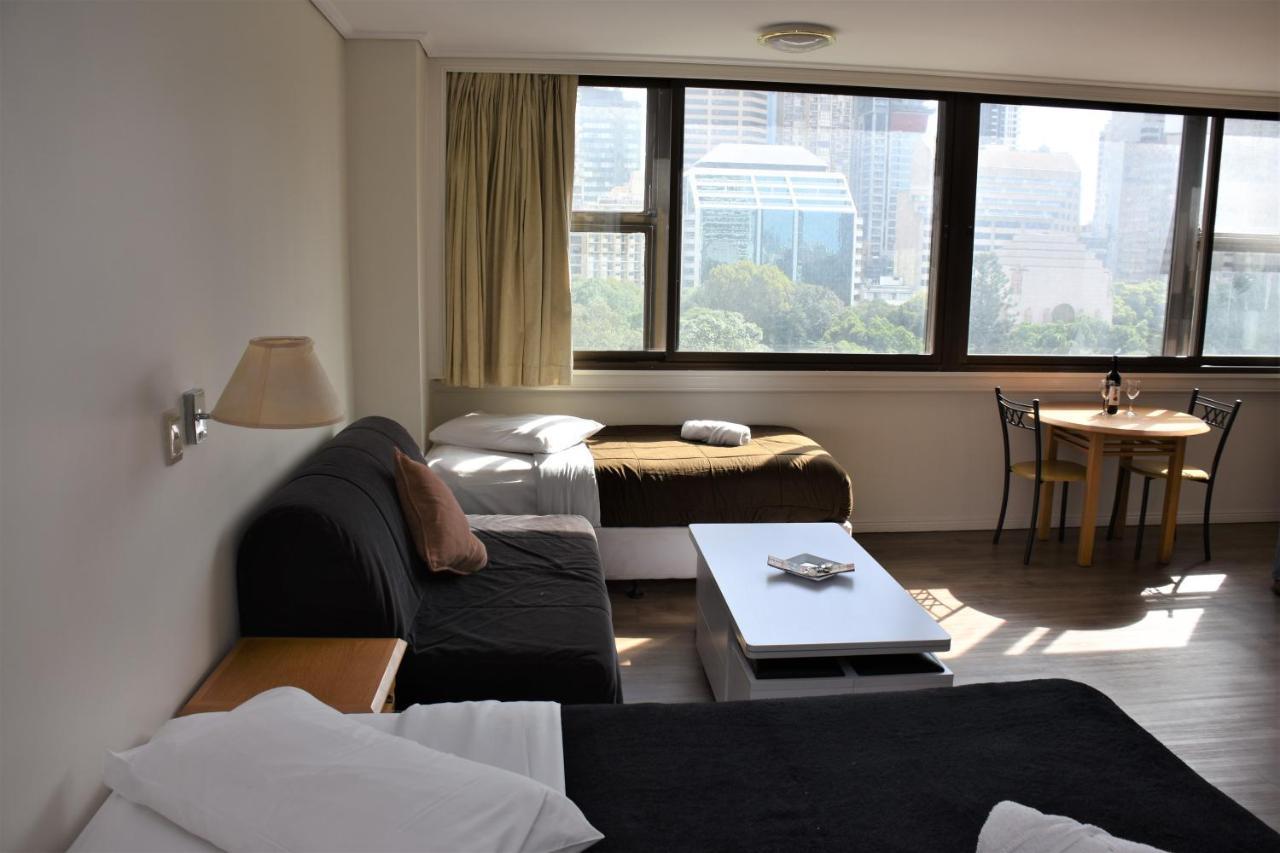 - Hyde Park Plaza 38 College St