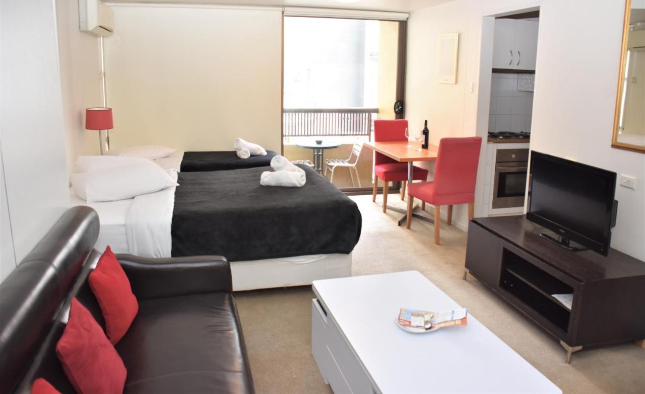 - Hyde Park Plaza 38 College St Sydney