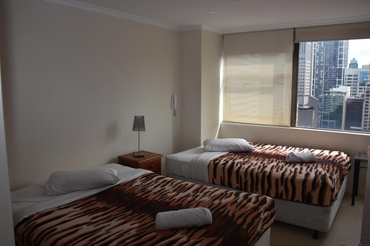 - Hyde Park Plaza 38 College St Apartment