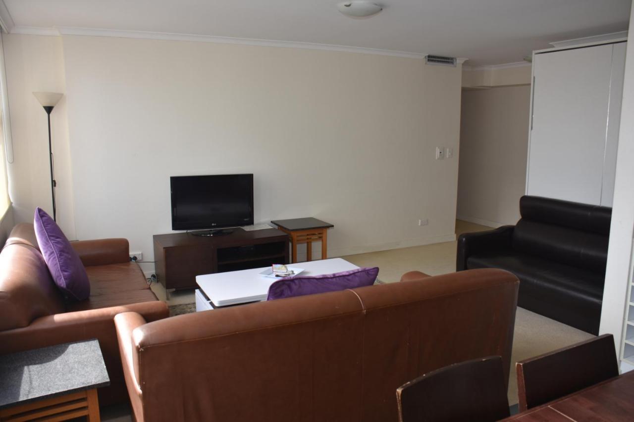 - Hyde Park Plaza 38 College St Apartment *