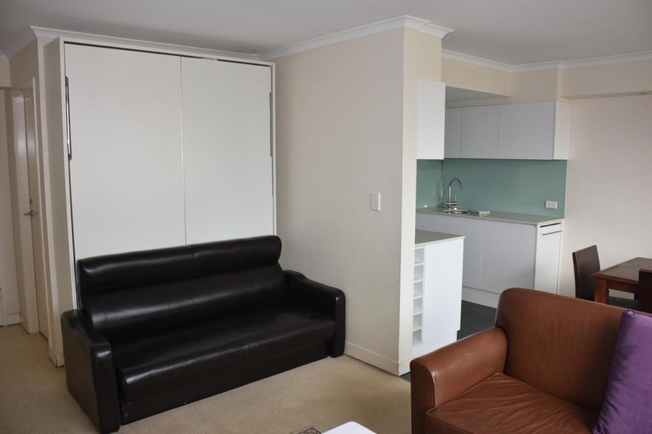 Apartment - Hyde Park Plaza 38 College St