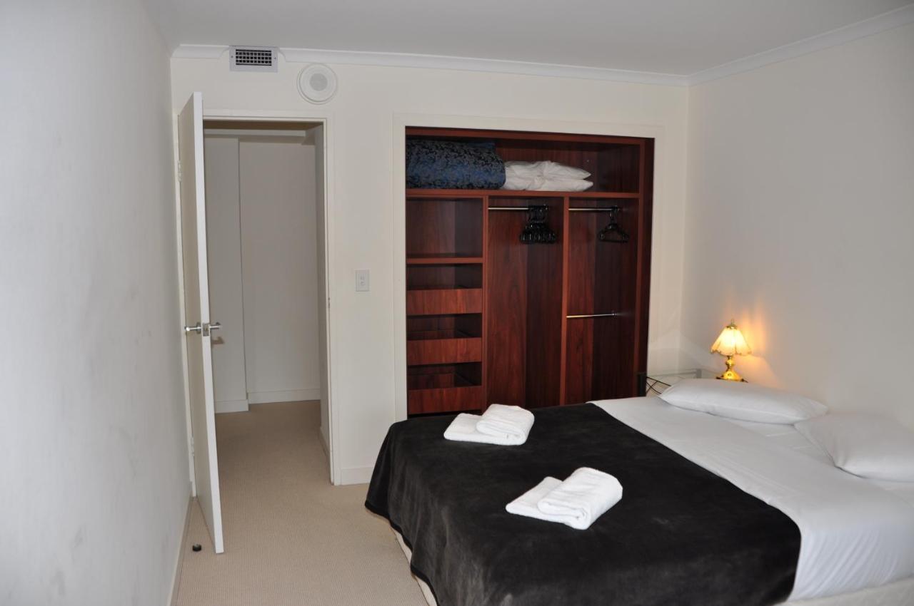- Hyde Park Plaza 38 College St Apartment Sydney