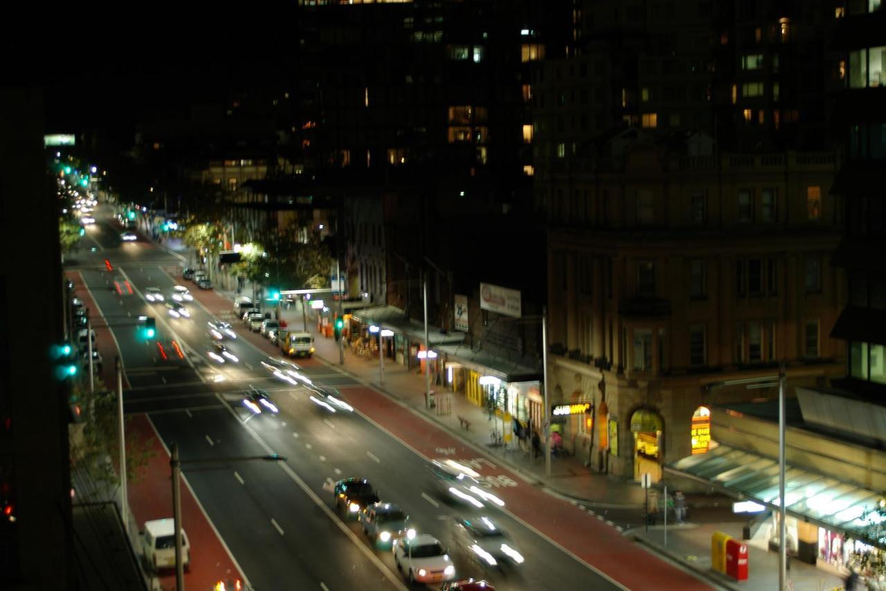 - Hyde Park Plaza 38 College St * Sydney