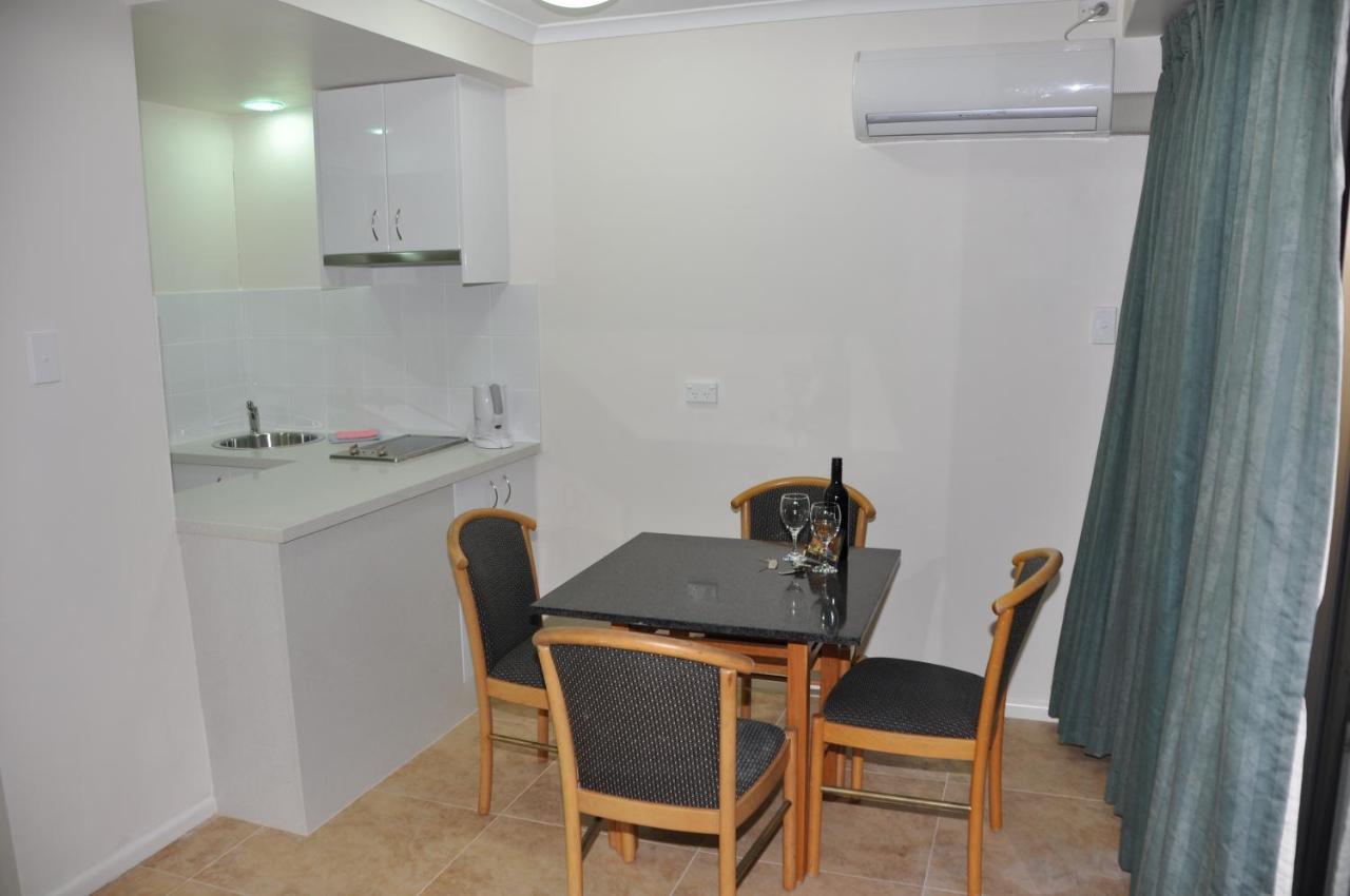 - Hyde Park Plaza 38 College St Apartment *