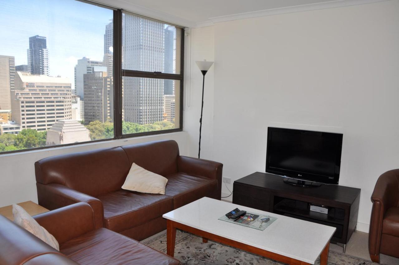 - Hyde Park Plaza 38 College St * Sydney