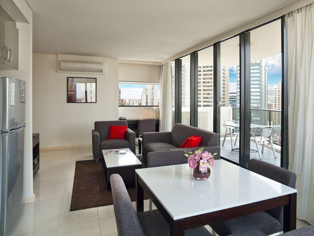 Hotel Meriton Kent Street, 5*