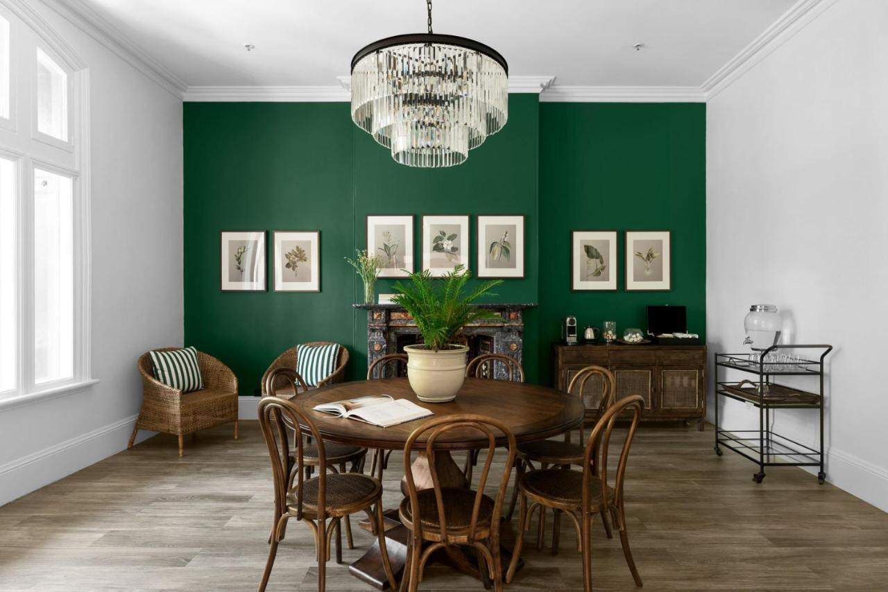 Challis Potts Point Hotel 3*