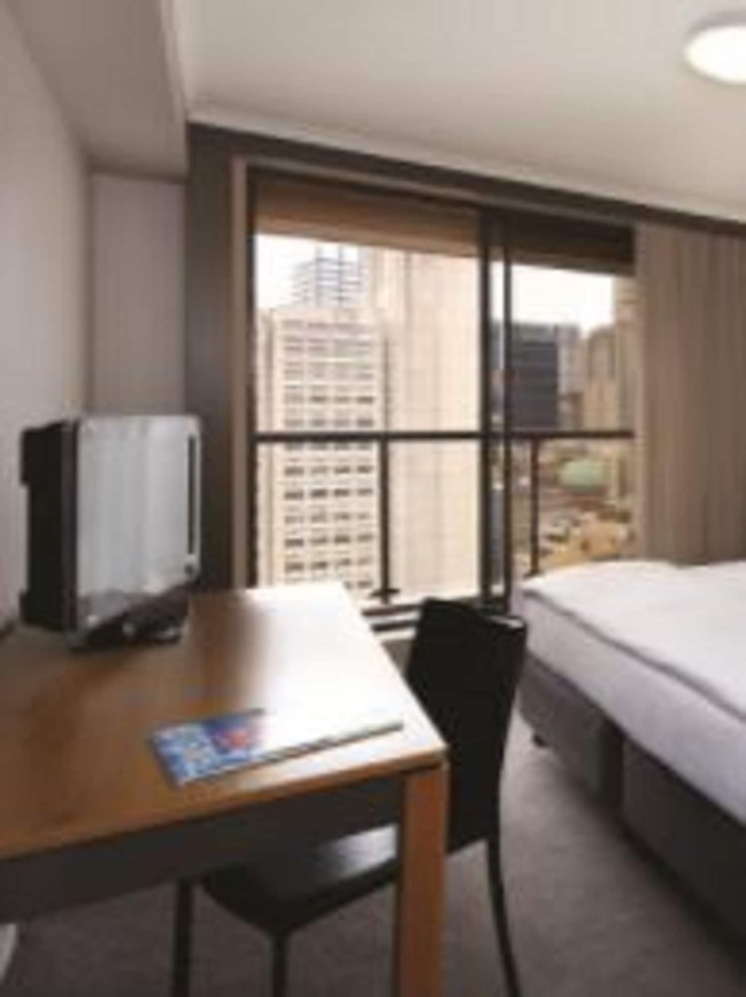 Adina Town Hall Aparthotel 4*