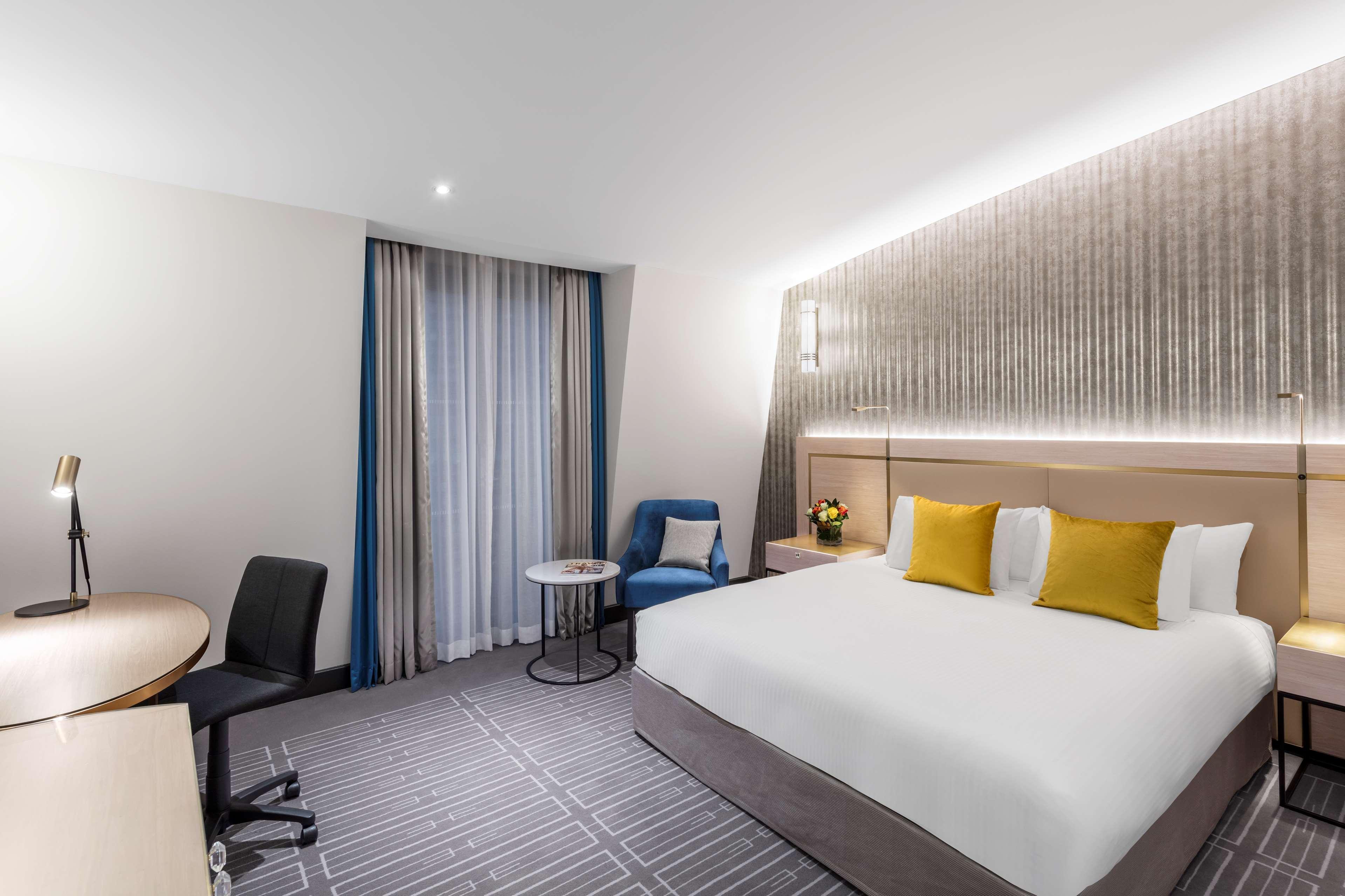 Radisson Blu Plaza Hotel 5*