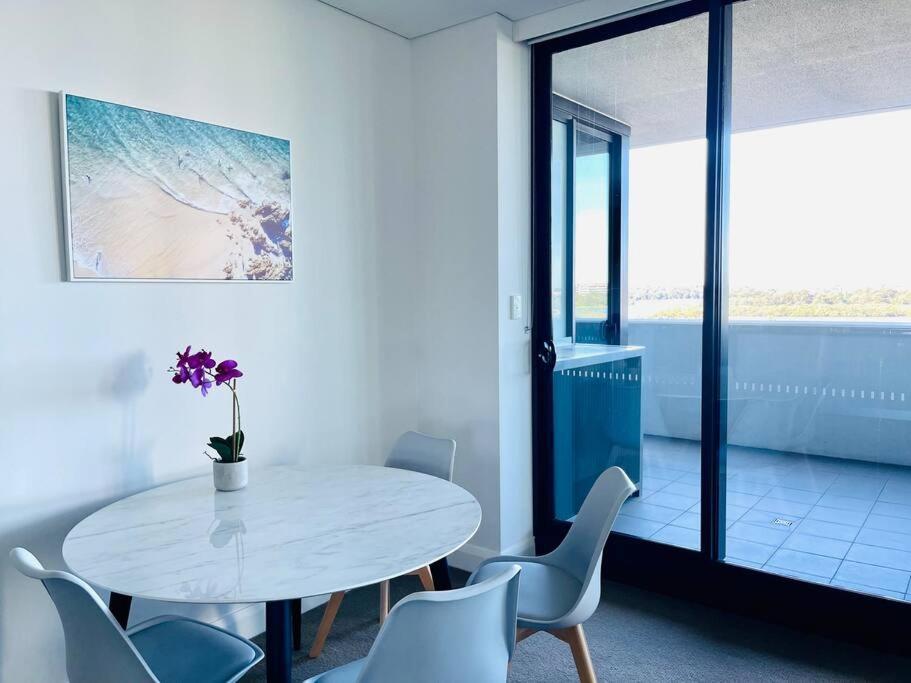 Stunning View 2bed 2bath Sydney
