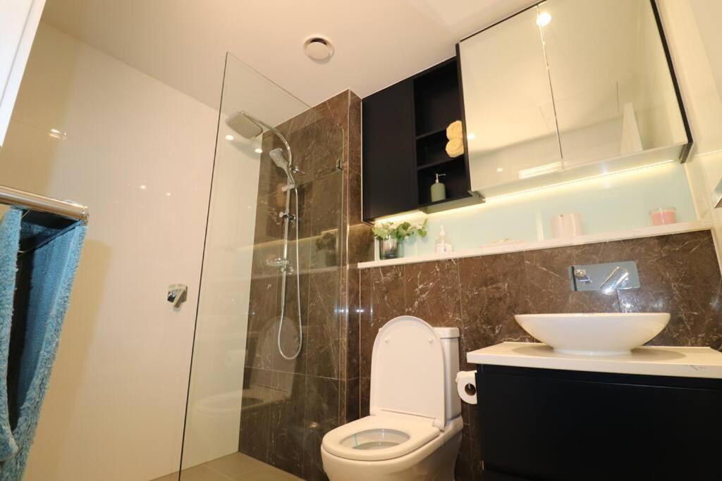 Lovely Waterview 1 Bedroom +study+free Parking Apartment *