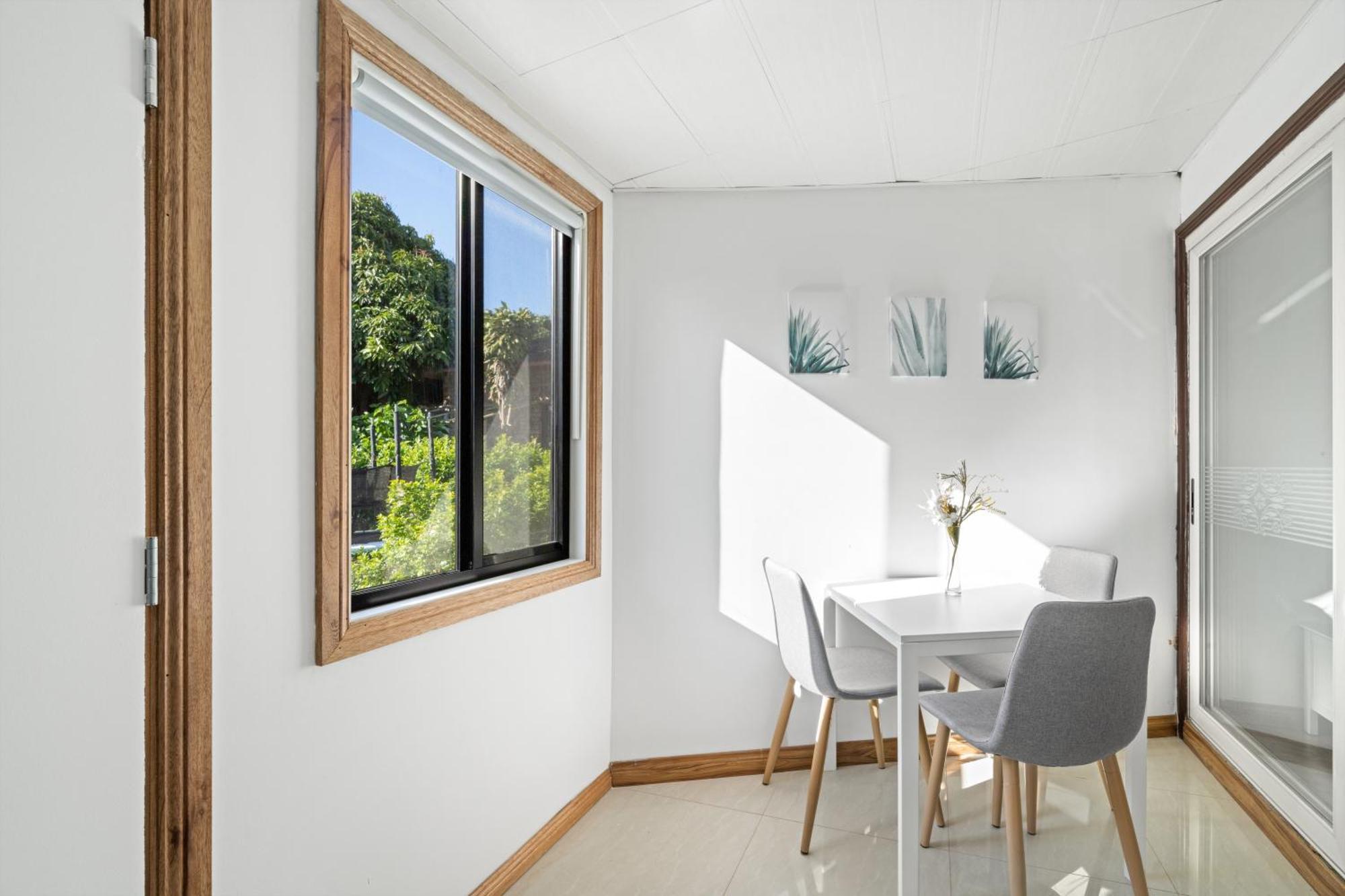 Spacious 1 Bedroom With Free Parking Holiday home