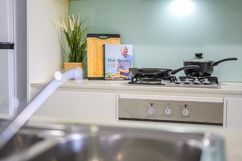 Parramatta Comfy- 2bd-free Parking -netflix-westfield Apartment Sydney